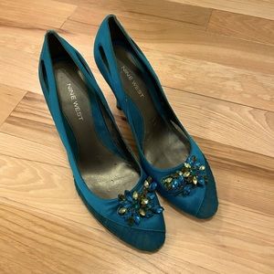 Teal bejeweled heel
